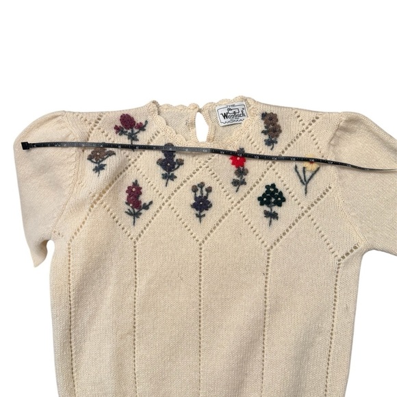 VINTAGE Woolrich Floral Embroidered Cream Sweater - Picture 13 of 14